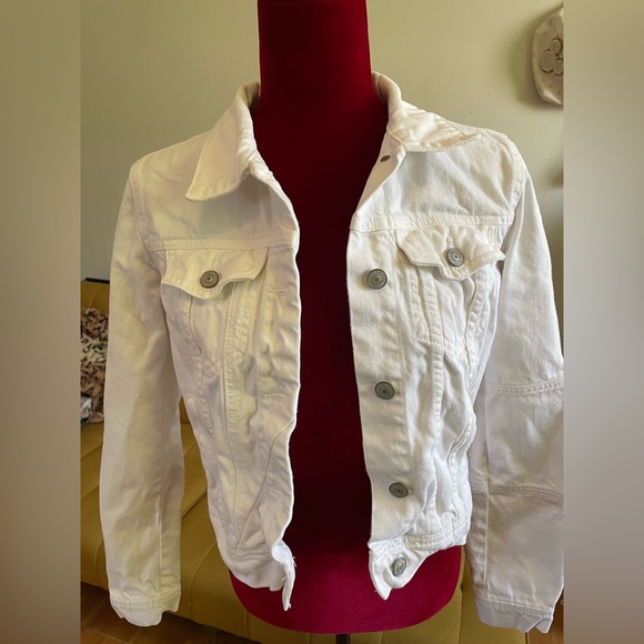 Free People Jackets & Blazers - EUC Free People White Denim Jacket. Size XS